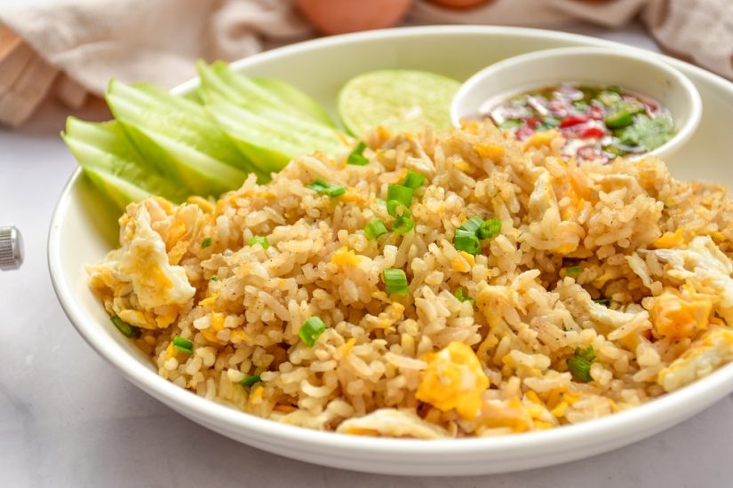 ข้าวกล้องผัดไข่ใส่ผักรวม